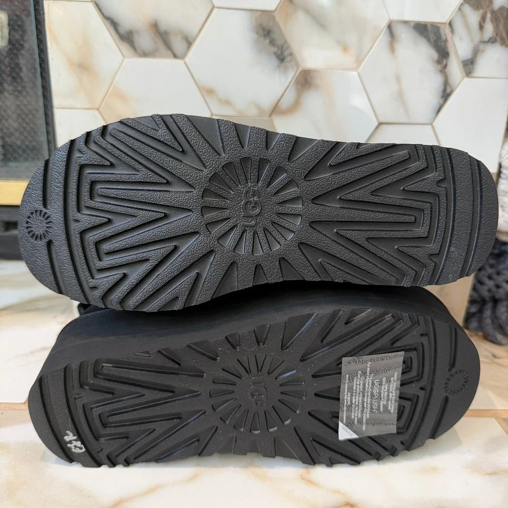 UGG Classic Ultra Mini Platform Black Suede Sheepskin Lined Ankle Boots Womens 6